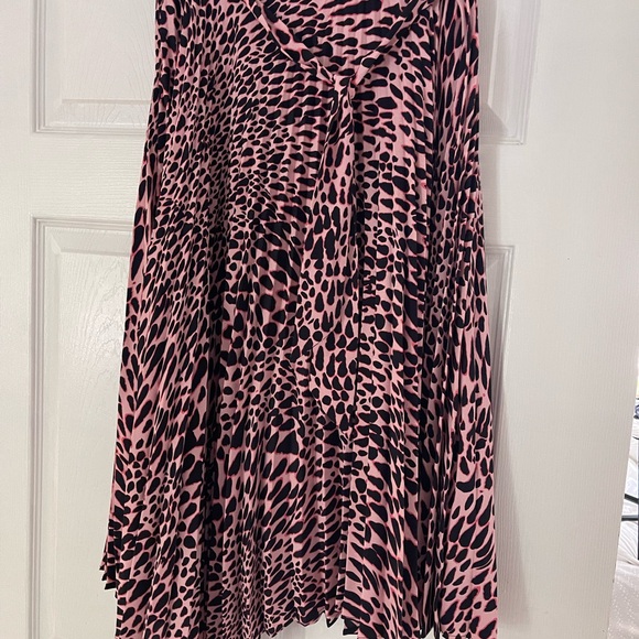 TOPSHOP Pleated skirt leopard print pink/ black/navy. - Picture 3 of 5